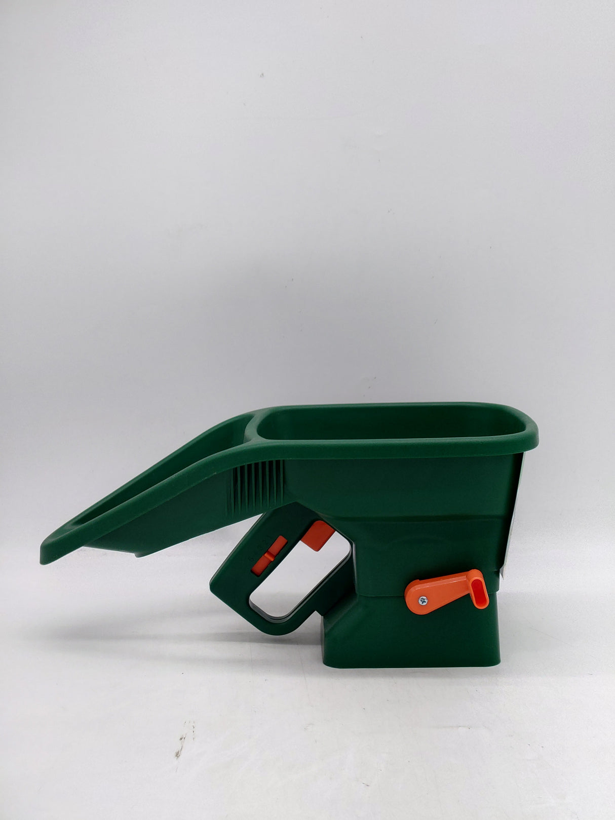 Miracle-gro handy spreader