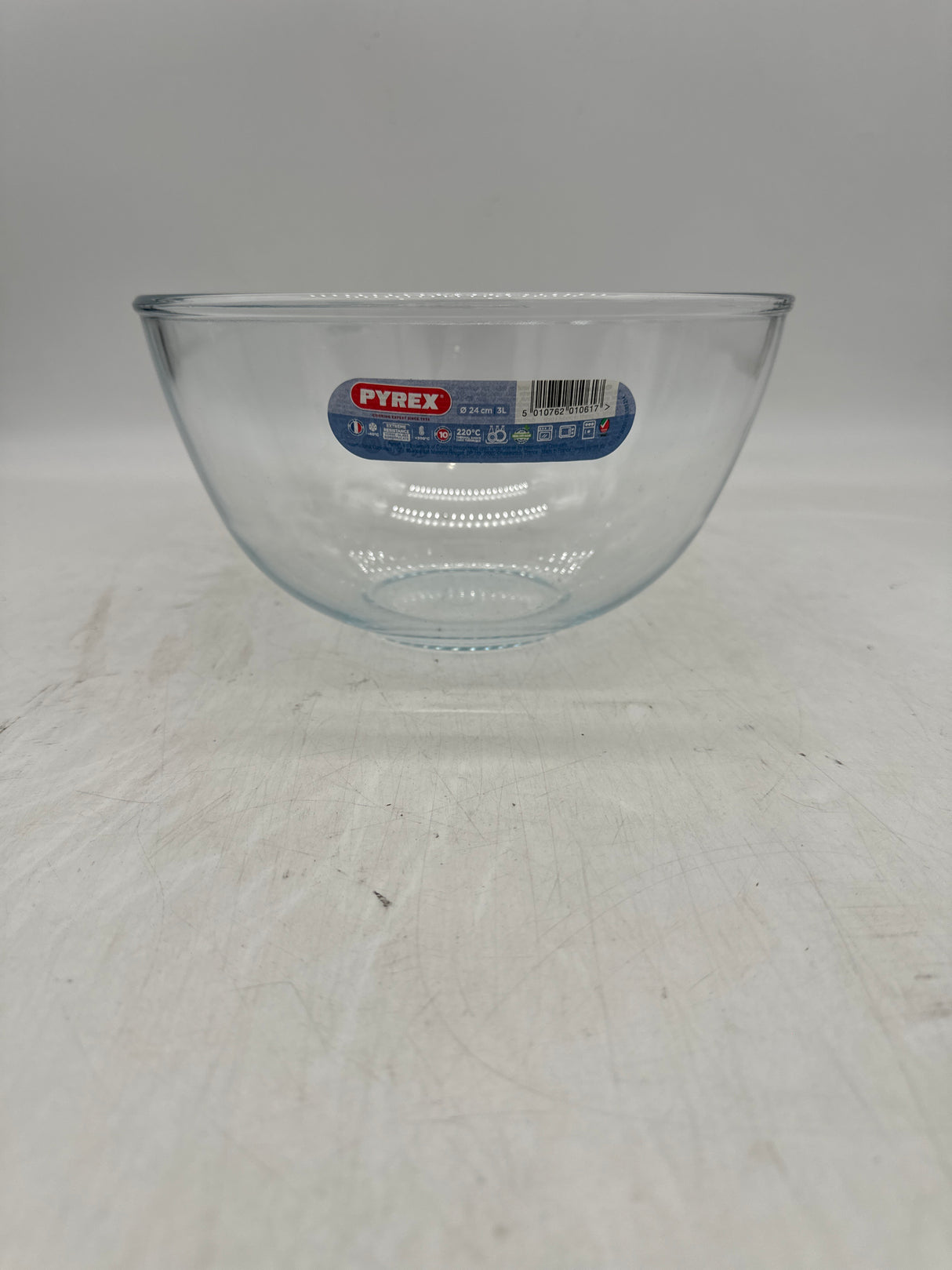 Pyrex bowl 24cm